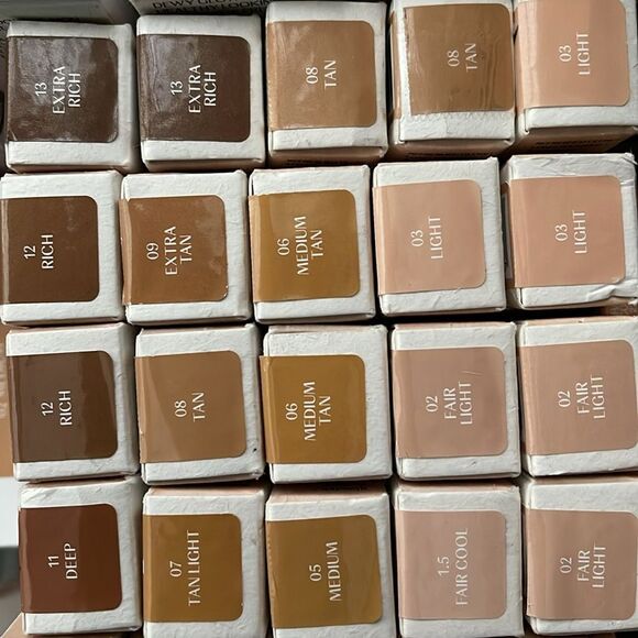 Huda Beauty Glowish Bright Light Hydrating Sheer Concealer all shades in stock - Picture 10 of 11